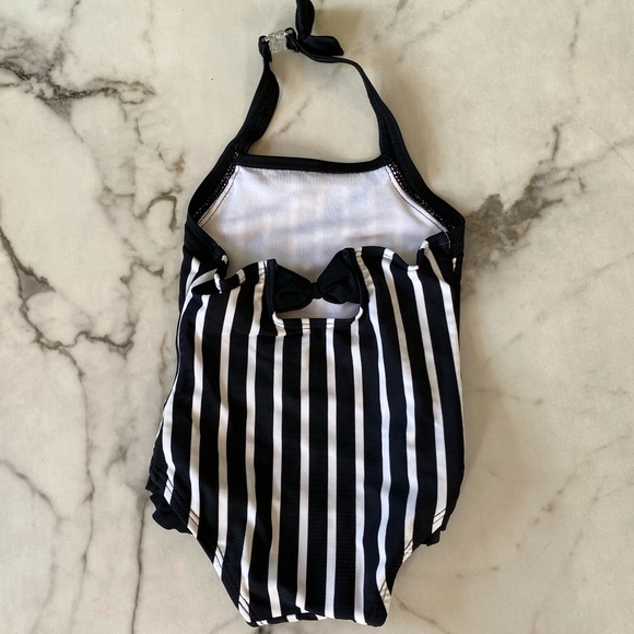 RUFFLEBUTTS Black and White ONE PIECE - Picture 4 of 6